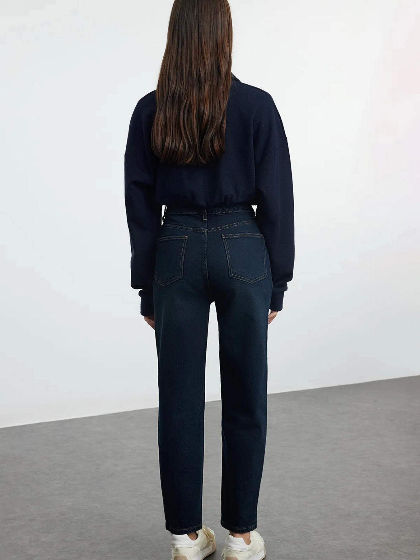 Джинсы мом Trendyol модель TWOAW25JE00078/Koyu Mavi Фото