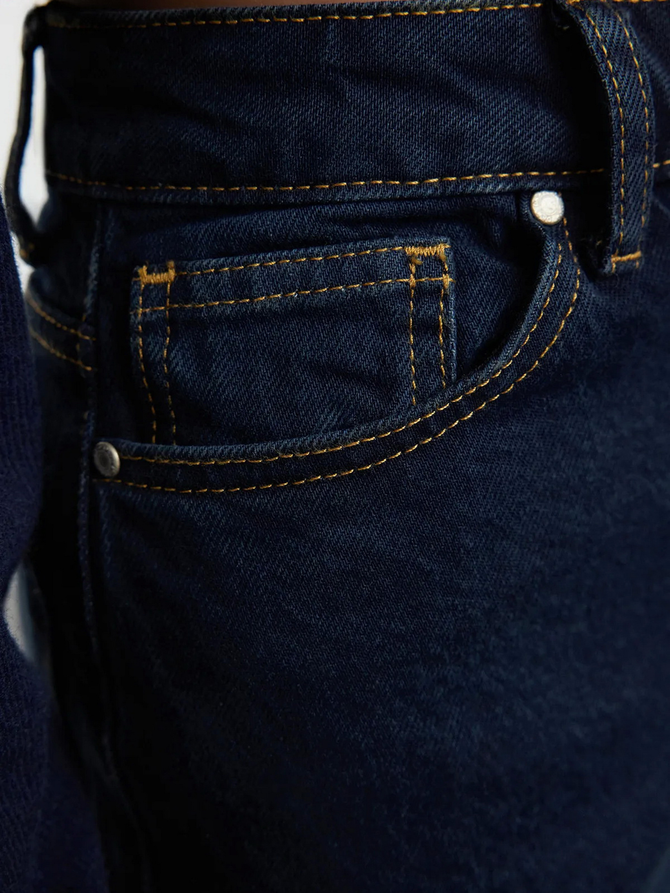 Джинсы мом Trendyol модель TWOAW25JE00078/Koyu Mavi Фото