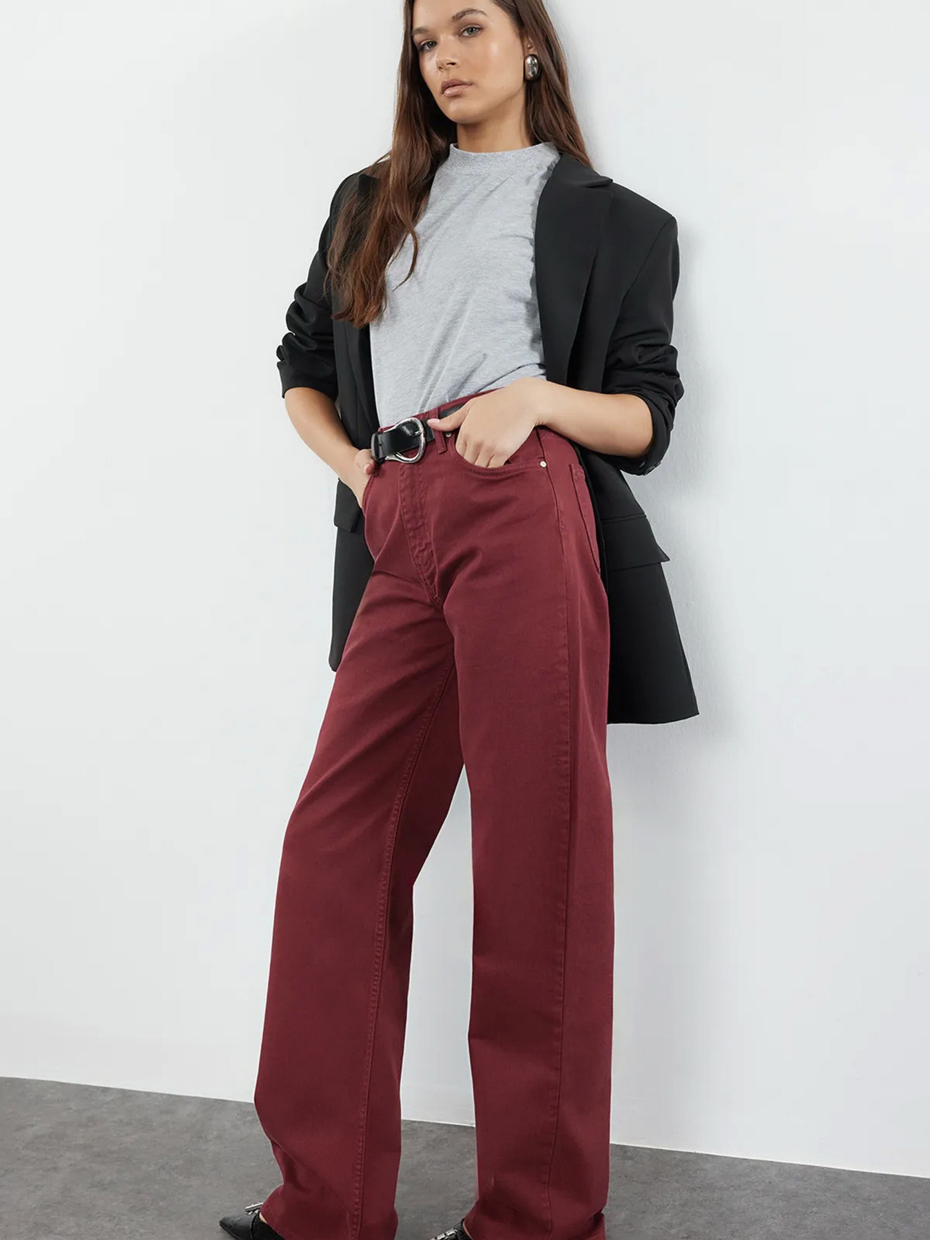 Прямые джинсы Trendyol модель TWOSS23JE00068/Bordo Фото