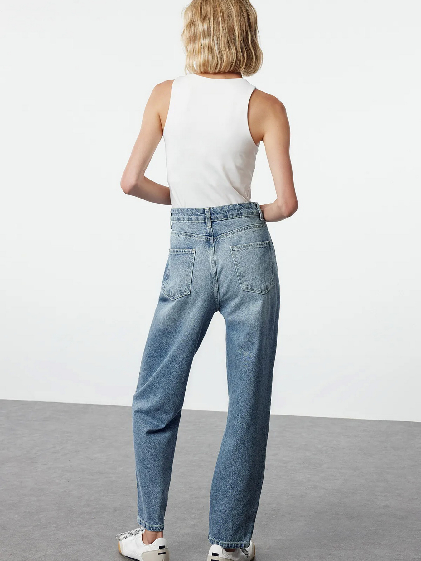 Джинсы мом Trendyol модель TWOAW25JE00131/Mavi Фото