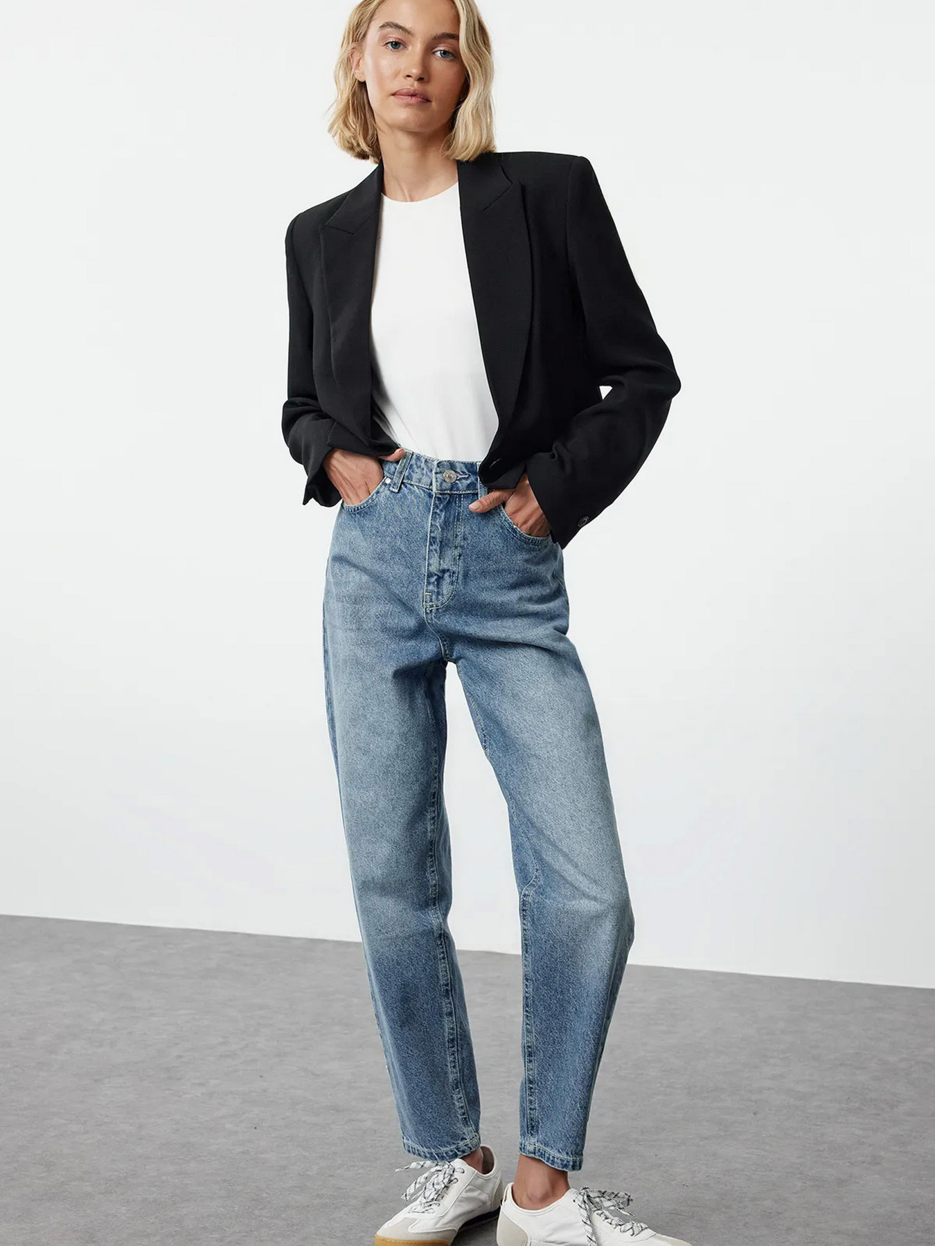 Джинси мом Trendyol модель TWOAW25JE00131/Mavi Фото