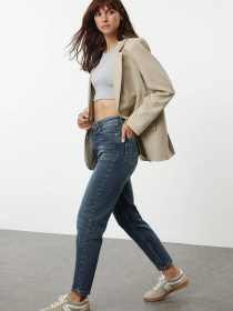 Джинсы мом Trendyol модель TWOAW25JE00134/Mavi Фото