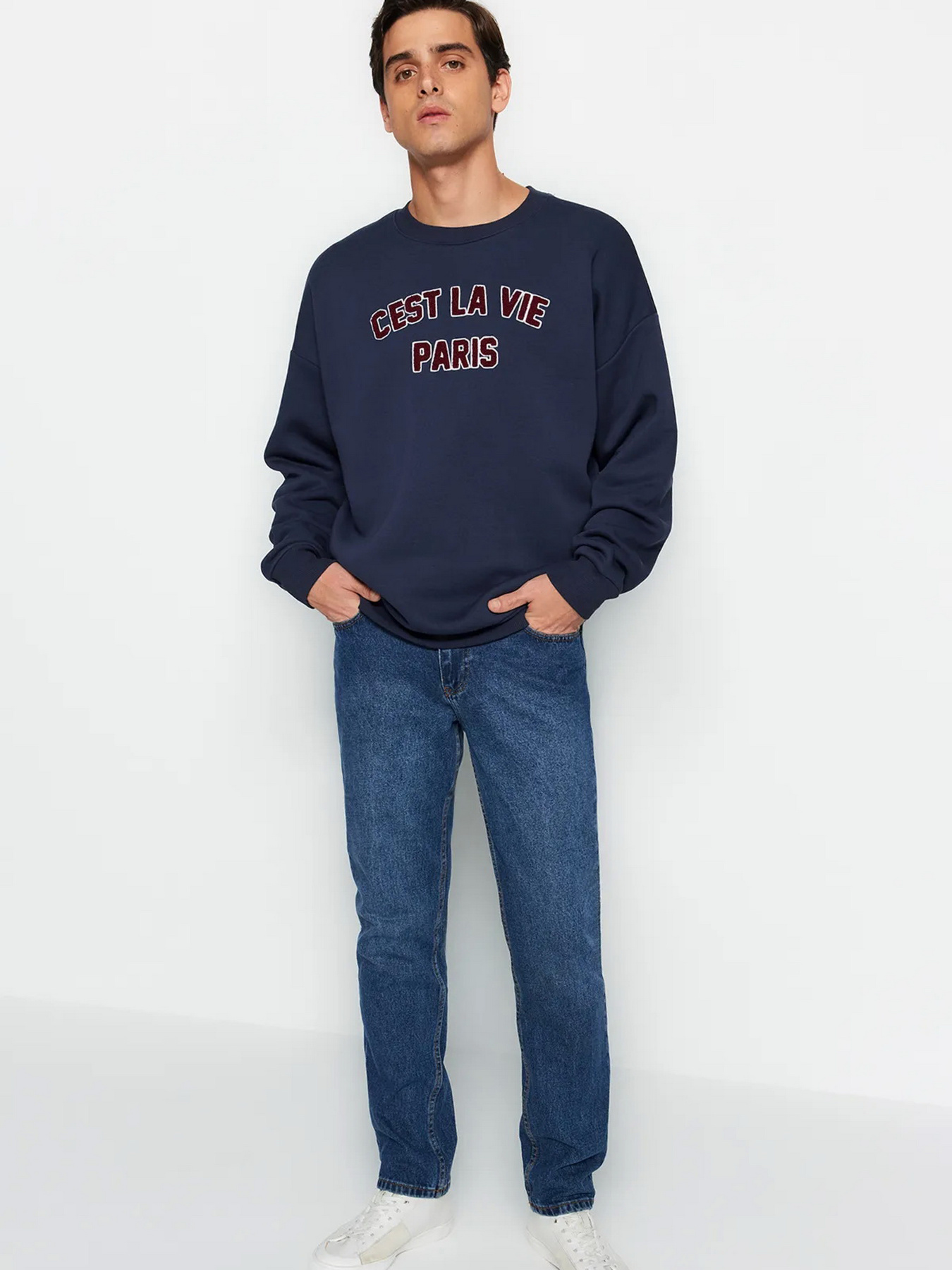 Джинсы мом Trendyol модель TMNAW24JE00024/Orta Mavi-5002 Фото