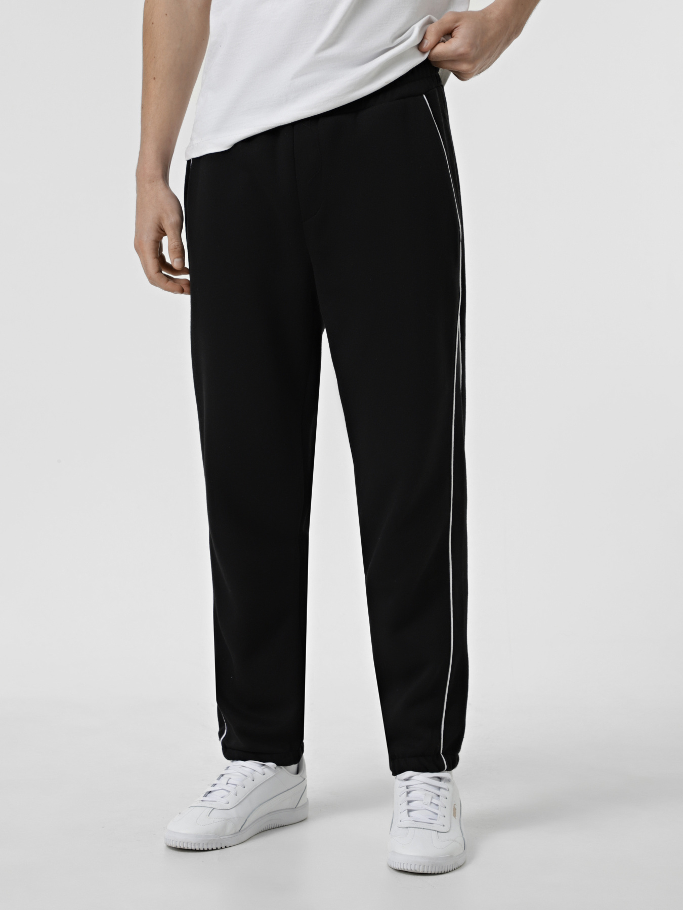 Джоггеры Trendyol модель TMNAW25EA00001/Siyah Джоггеры Trendyol модель TMNAW25EA00001/Siyah Фото