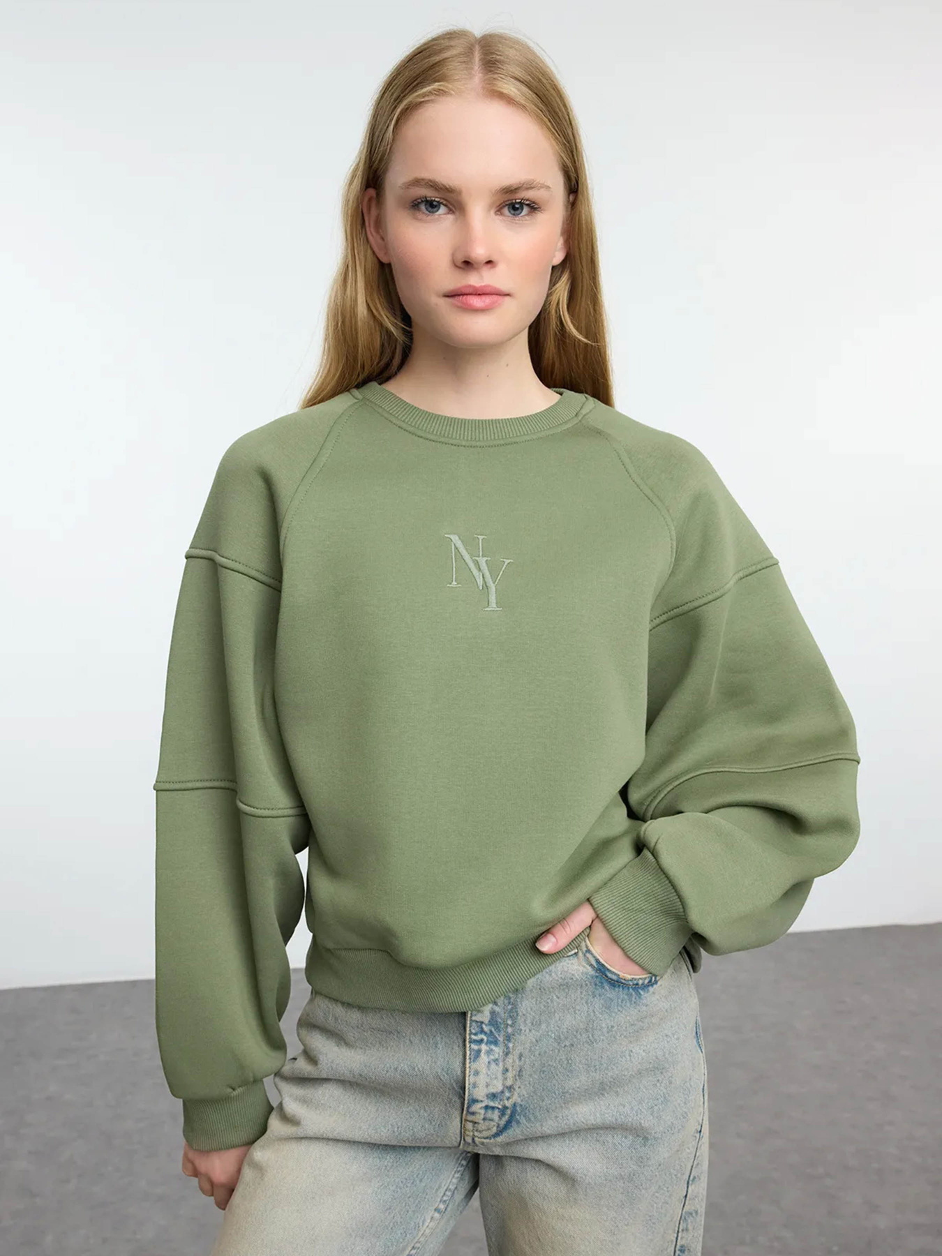 Свитшот Trendyol модель TWOAW24SW00199/Haki Фото