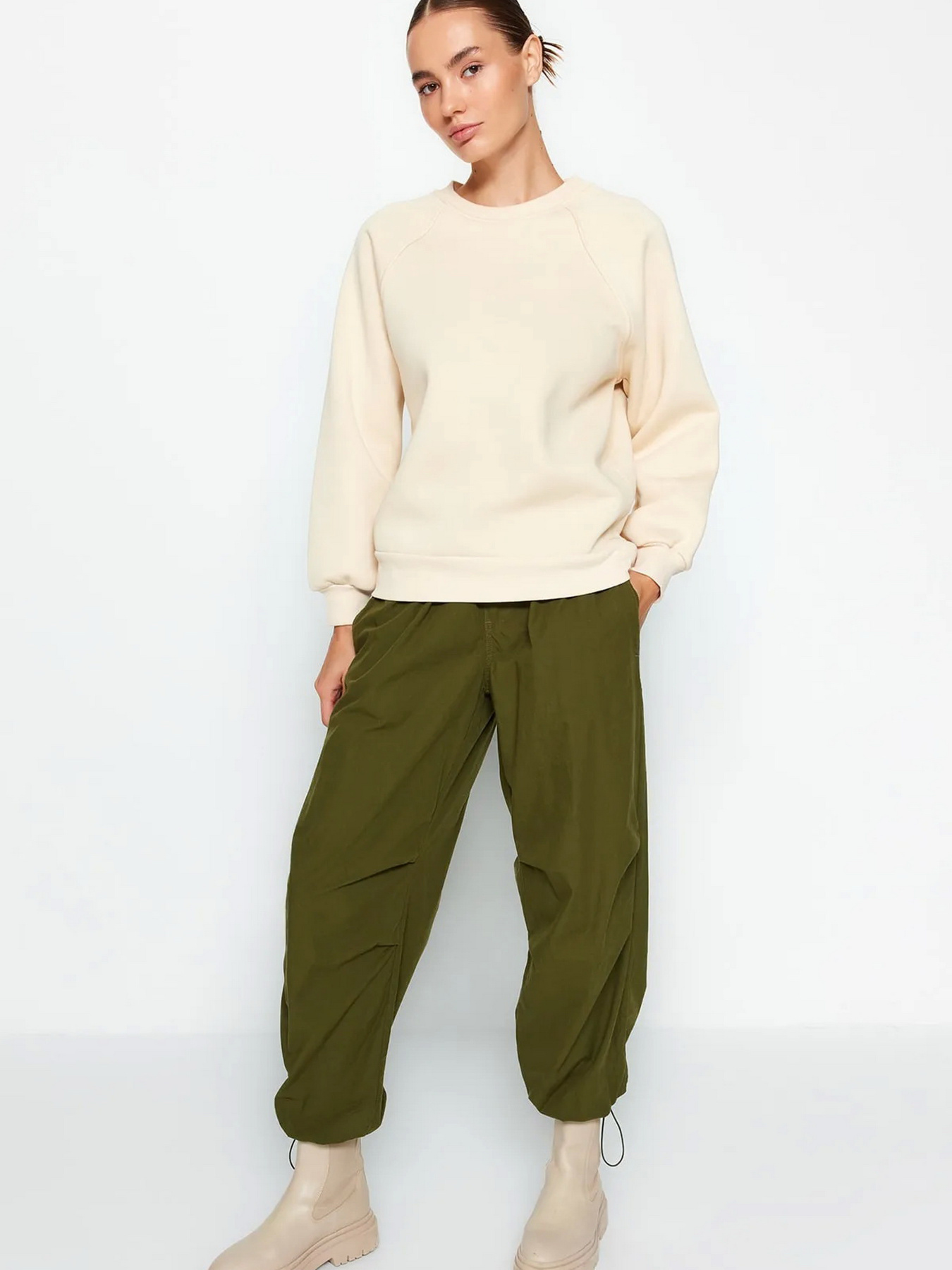 Свитшот Trendyol модель TWOAW24SW00104/Tas Фото