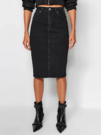 Юбка миди Trendyol модель TWOSS21ET0297/Siyah Фото