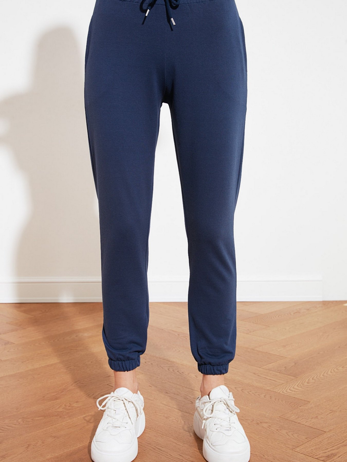 Штаны спортивные Trendyol модель TWOAW21EA0194/Lacivert Фото