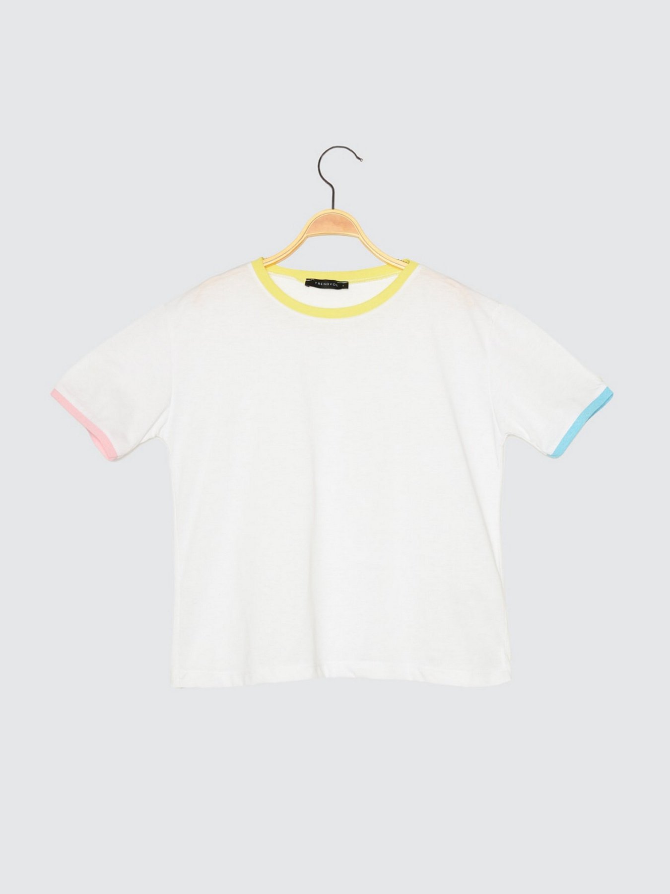 Футболка Trendyol модель TWOSS21TS0840/Beyaz Фото