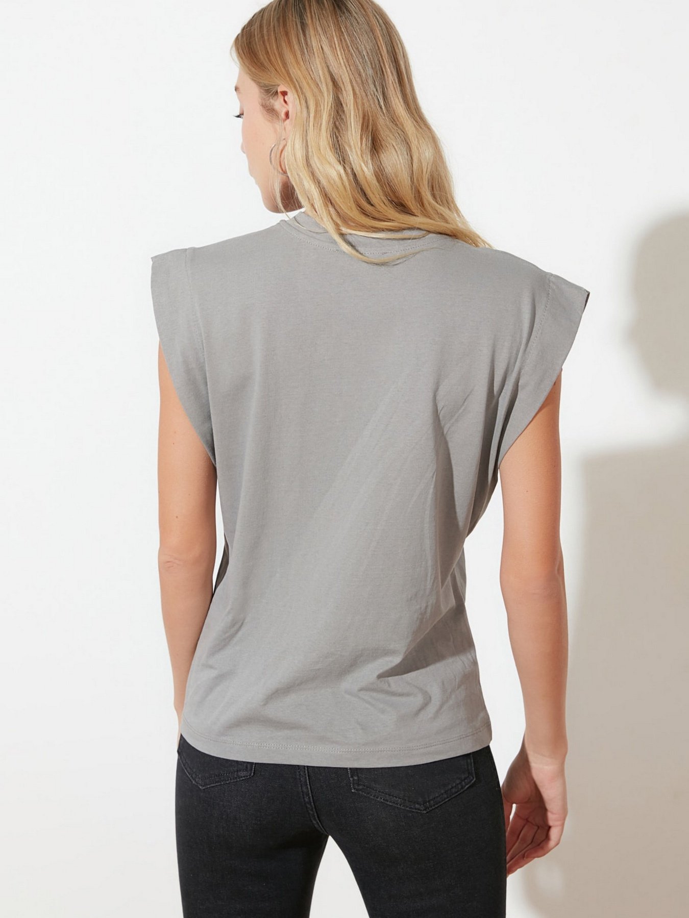 Футболки и поло Trendyol модель TWOSS20TS0021/Gri Футболки и поло Trendyol модель TWOSS20TS0021/Gri Фото