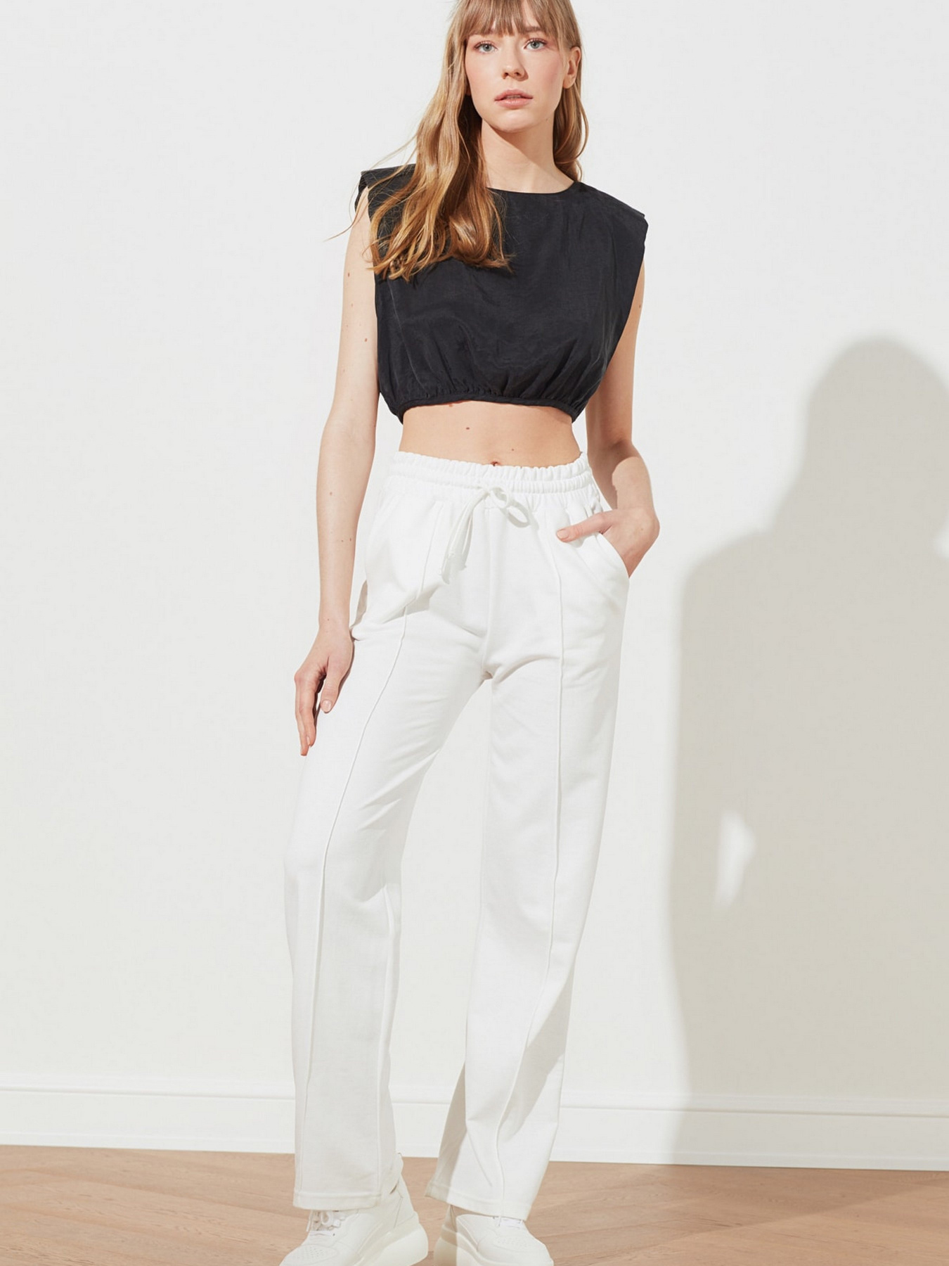 Штани спортивні Trendyol модель TWOAW21EA0311/Ekru Фото