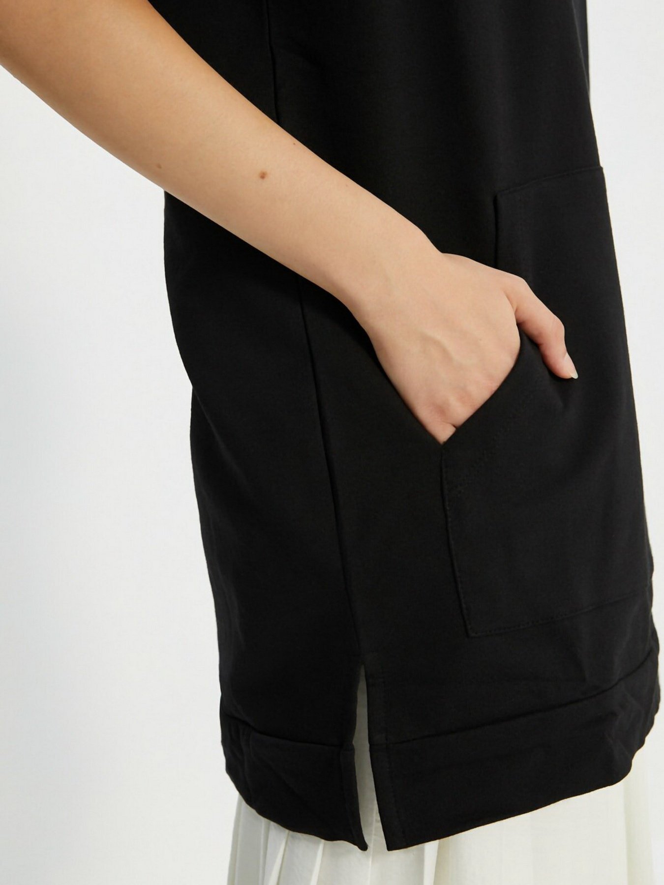 Футболка Trendyol модель TCTAW22TW0022/Siyah Фото