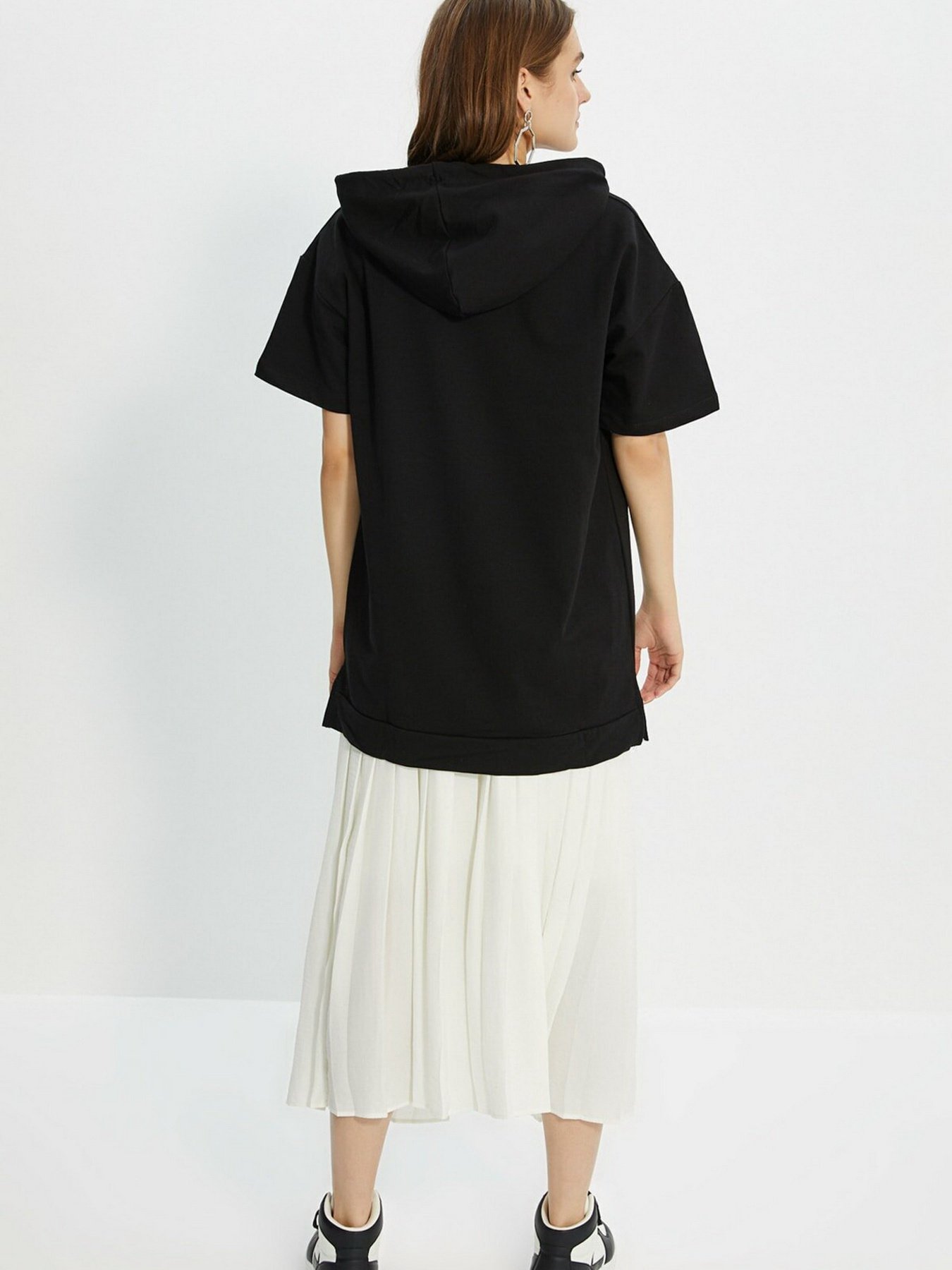 Футболка Trendyol модель TCTAW22TW0022/Siyah Фото