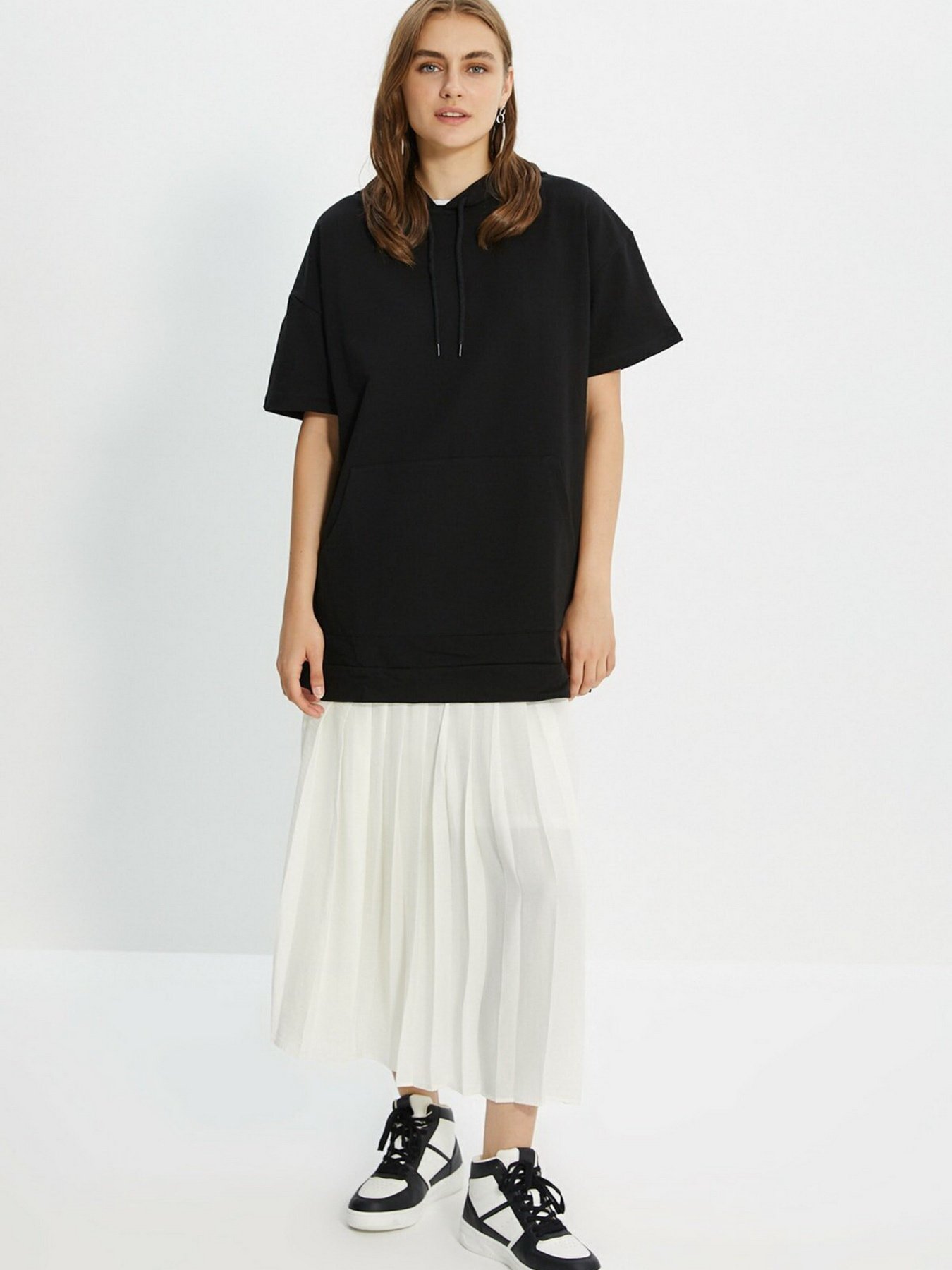 Футболка Trendyol модель TCTAW22TW0022/Siyah Фото