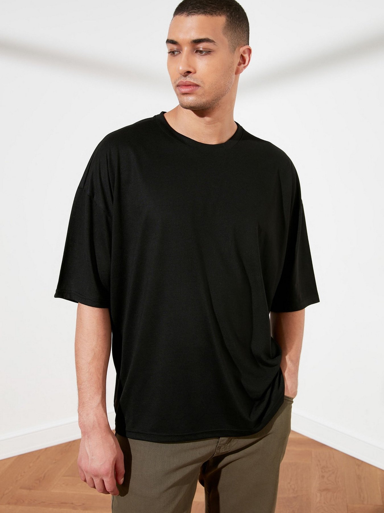 Футболки і поло Trendyol модель TMNSS21TS0811/Siyah Фото