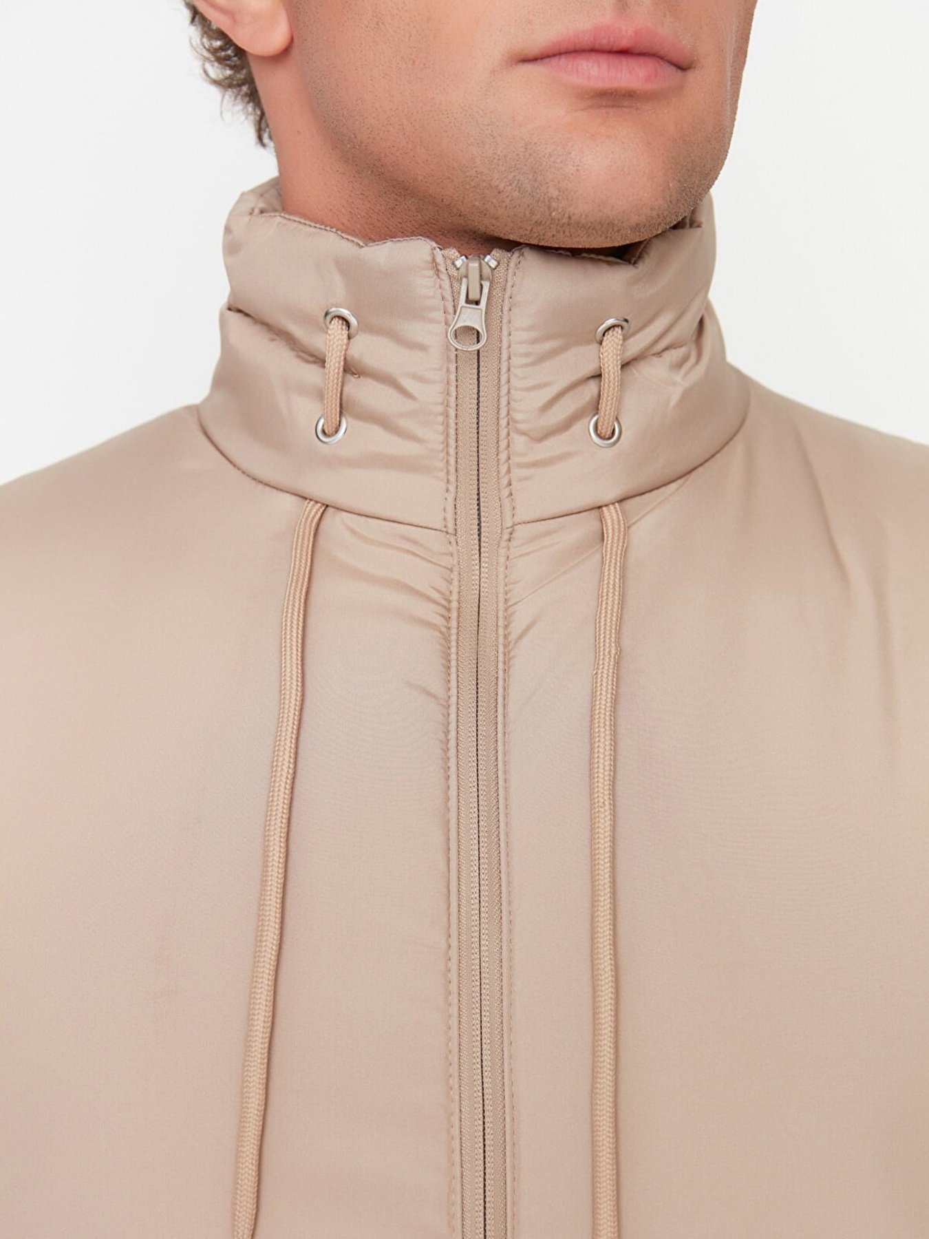 Жилет с утеплителем Trendyol модель TMNAW22YE0021/Tas Фото