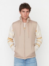 Утепленный жилет Trendyol модель TMNAW22YE0021/Tas Утепленный жилет Trendyol модель TMNAW22YE0021/Tas Фото