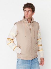 Утепленный жилет Trendyol модель TMNAW22YE0021/Tas Утепленный жилет Trendyol модель TMNAW22YE0021/Tas Фото