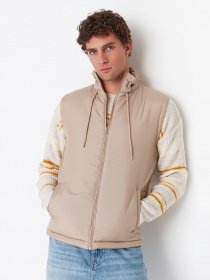 Утепленный жилет Trendyol модель TMNAW22YE0021/Tas Утепленный жилет Trendyol модель TMNAW22YE0021/Tas Фото