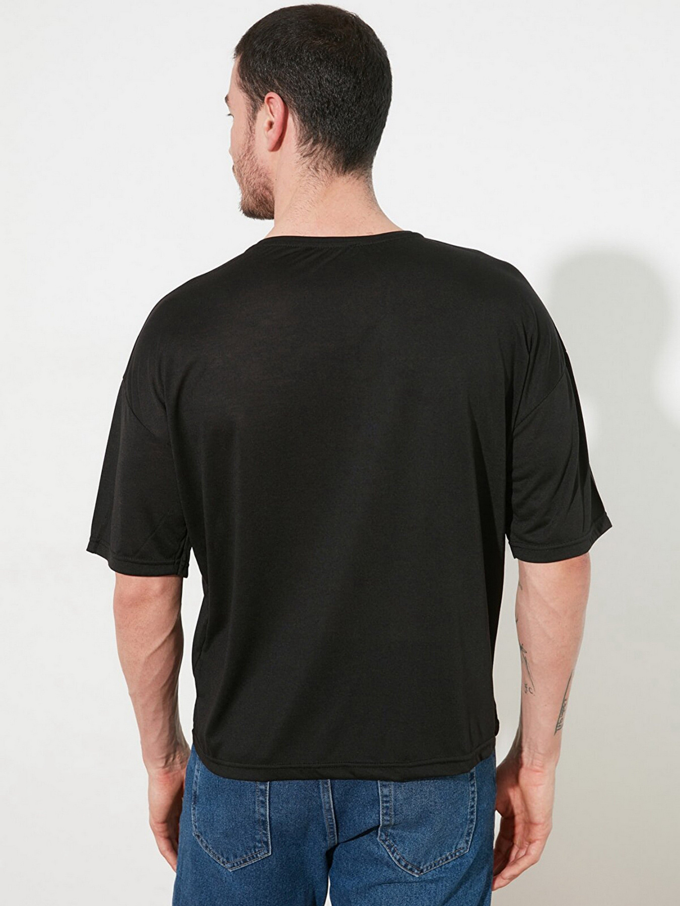 Футболки и поло Trendyol модель TMNSS21TS1091/Siyah-Beyaz Футболки и поло Trendyol модель TMNSS21TS1091/Siyah-Beyaz Фото