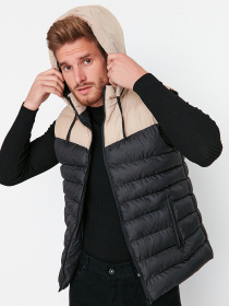 Утеплений жилет Trendyol модель TMNAW23YE00000/Siyah Фото