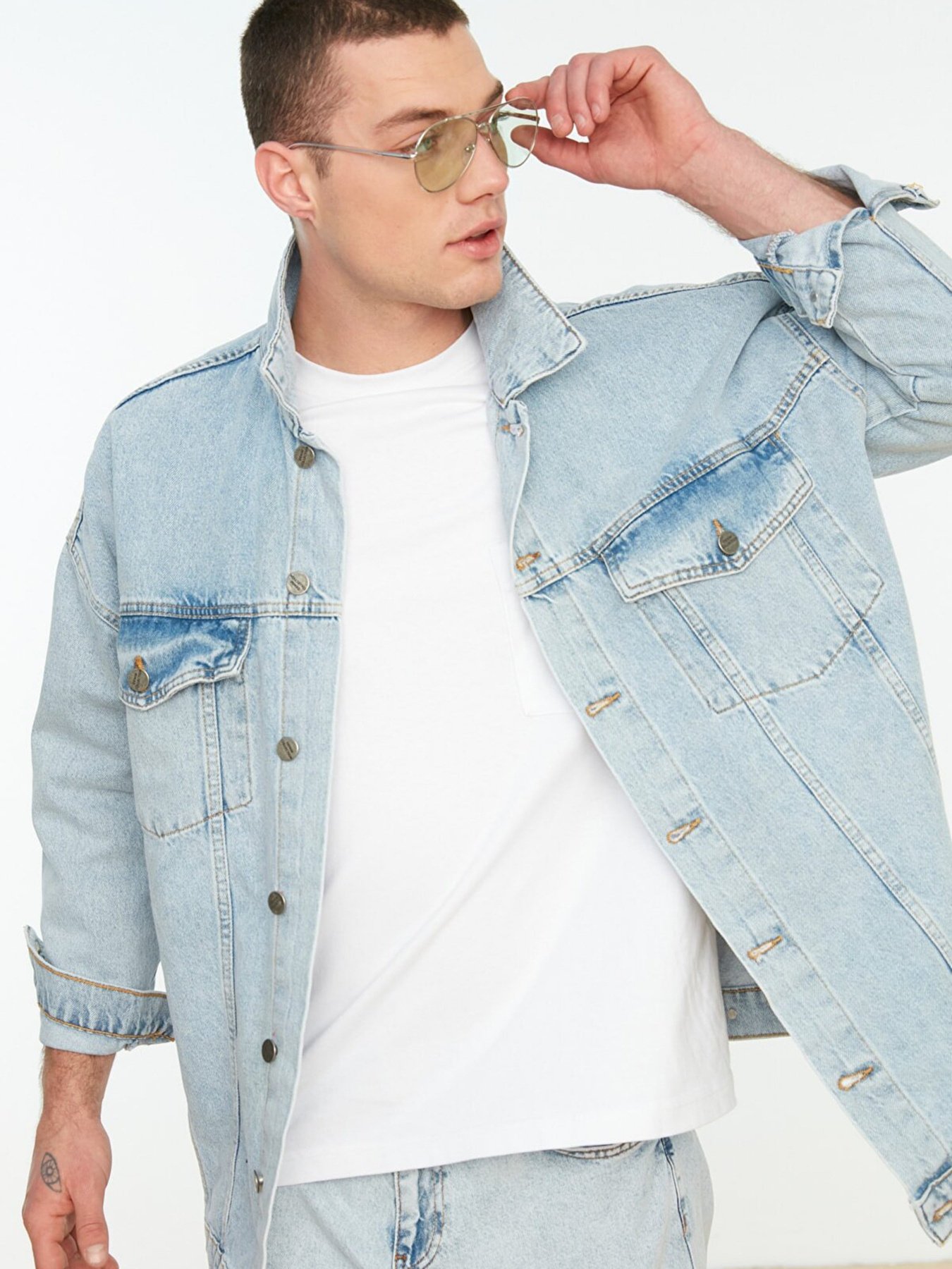 Джинсовая куртка Trendyol модель TMNSS22CE0160/Mavi Фото