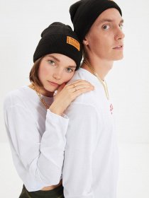 Шапка Trendyol модель TMNAW22BR0012/Siyah Фото