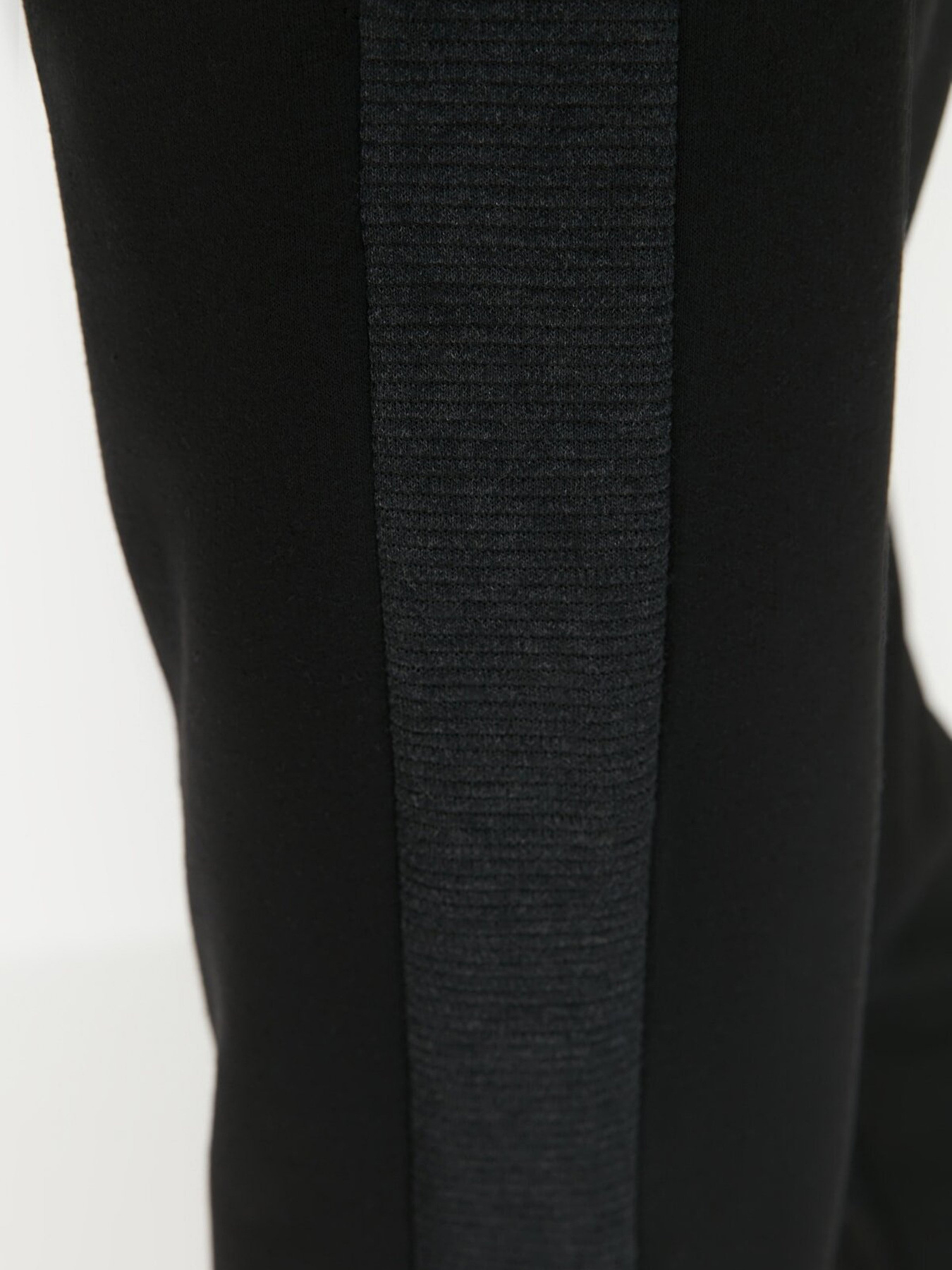 Джогери Trendyol модель TMNAW23EA00142/Siyah Джогери Trendyol модель TMNAW23EA00142/Siyah Фото