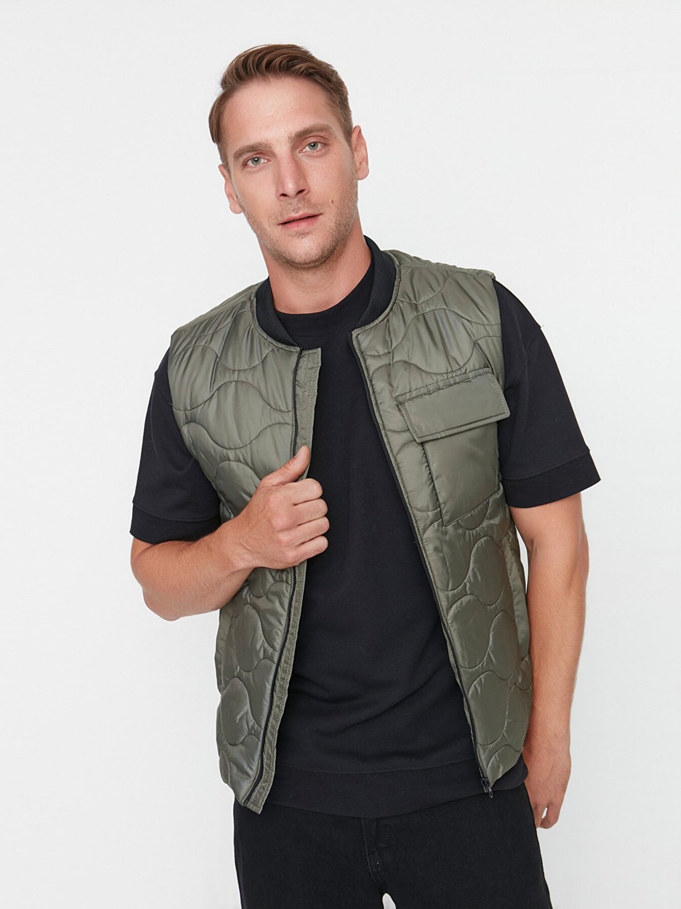 Утепленный жилет Trendyol модель TMNAW23YE00016/Yesil Фото