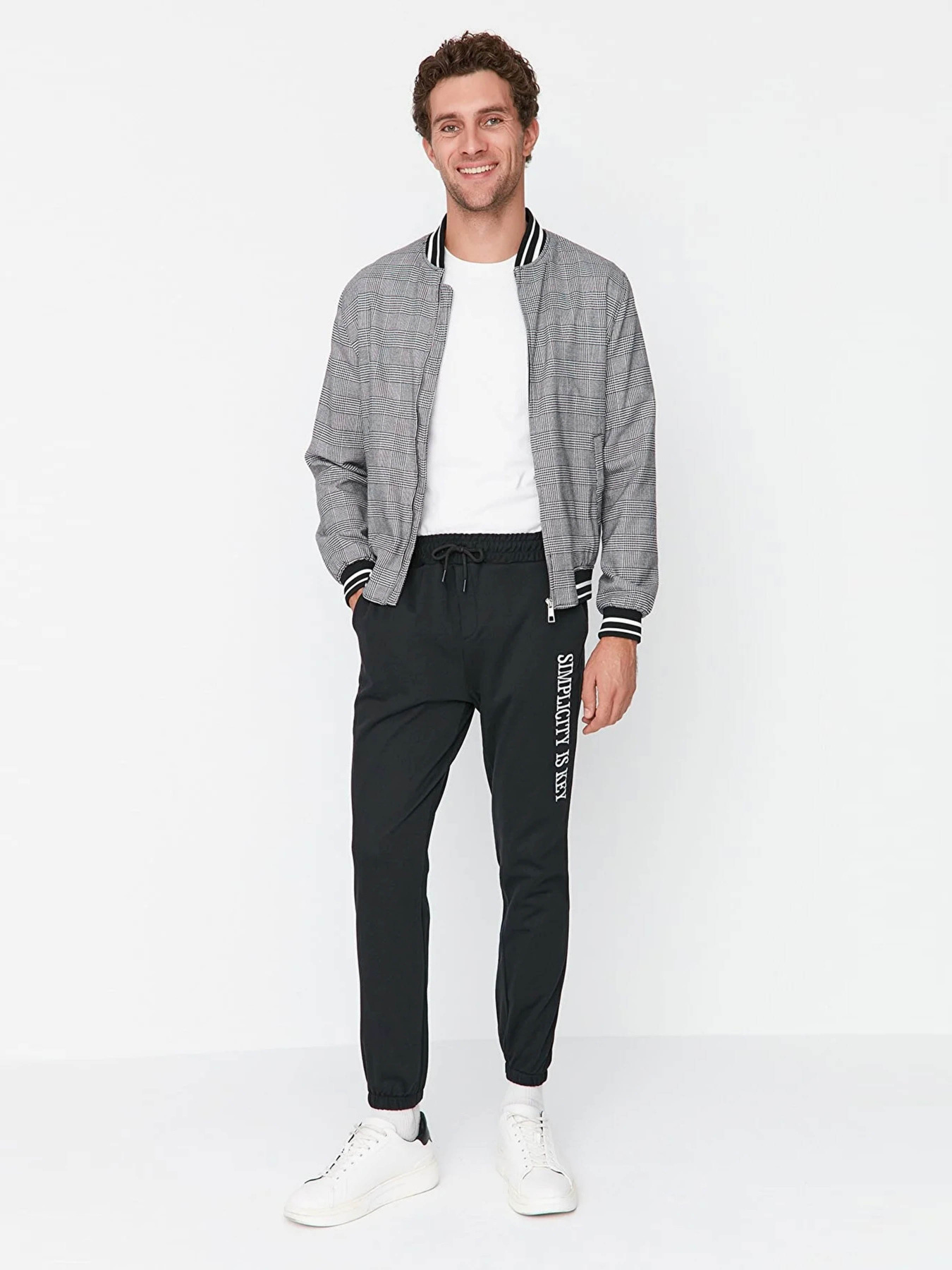 Джоггеры Trendyol модель TMNAW23EA00093/Siyah Фото