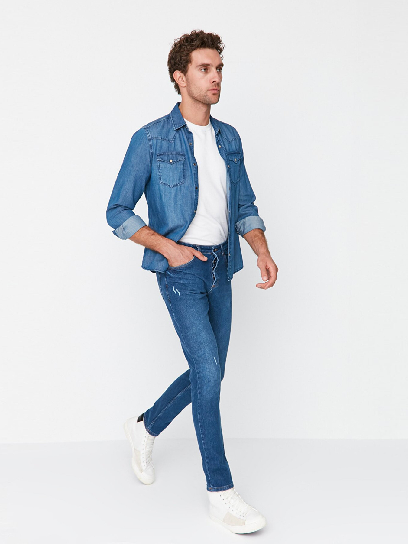 Зауженные джинсы Trendyol модель TMNAW23JE00072/Lacivert Фото