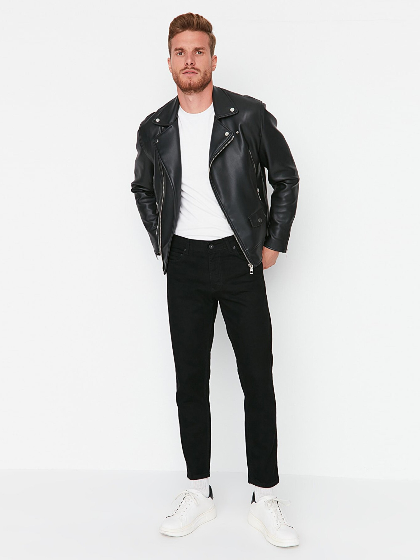 Зауженные джинсы Trendyol модель TMNAW23JE00076/Siyah Фото