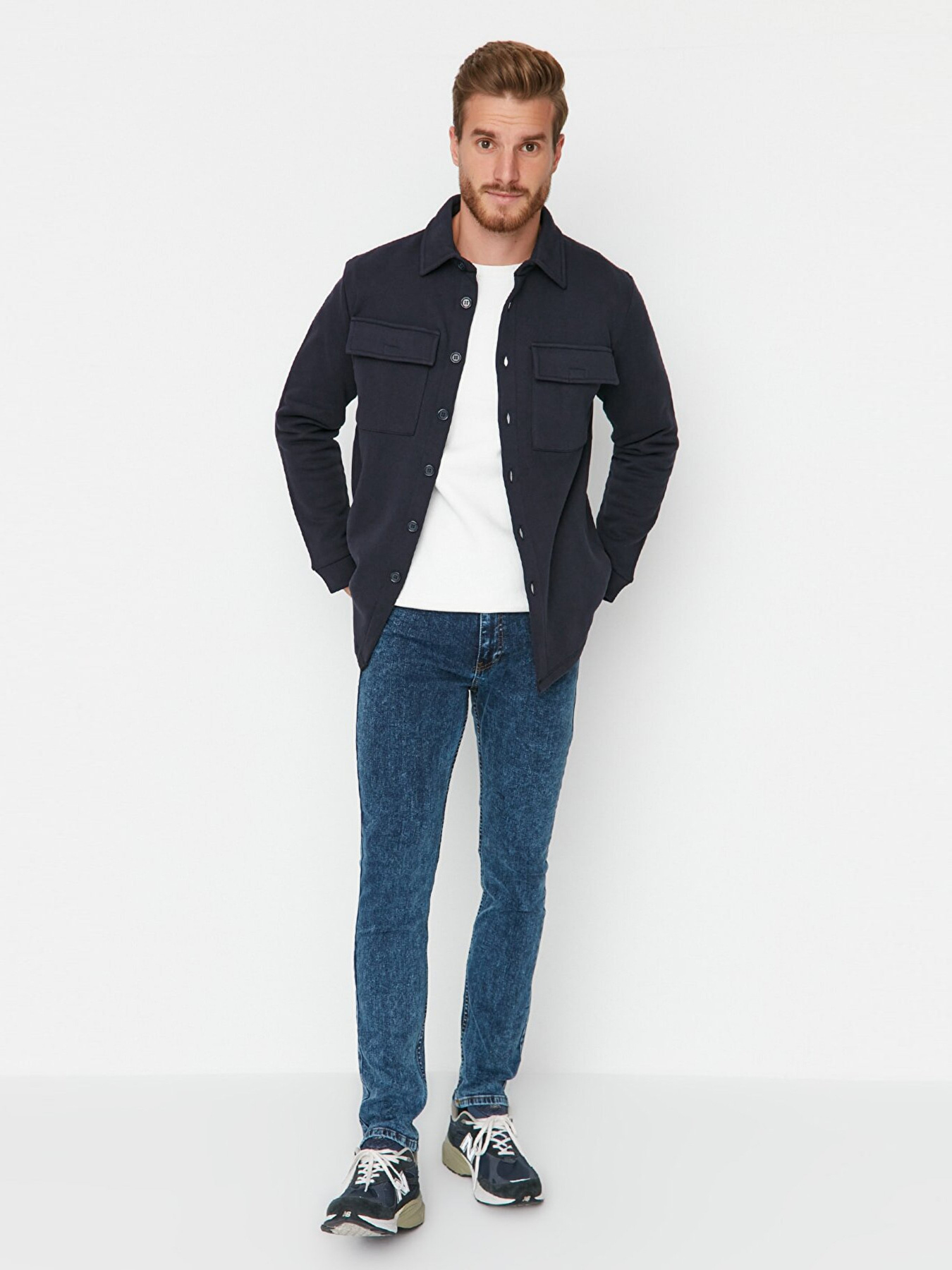 Завужені джинси Trendyol модель TMNAW23JE00090/Lacivert Фото