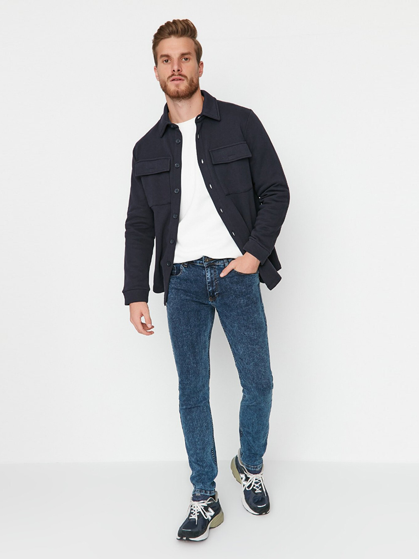 Завужені джинси Trendyol модель TMNAW23JE00090/Lacivert Фото