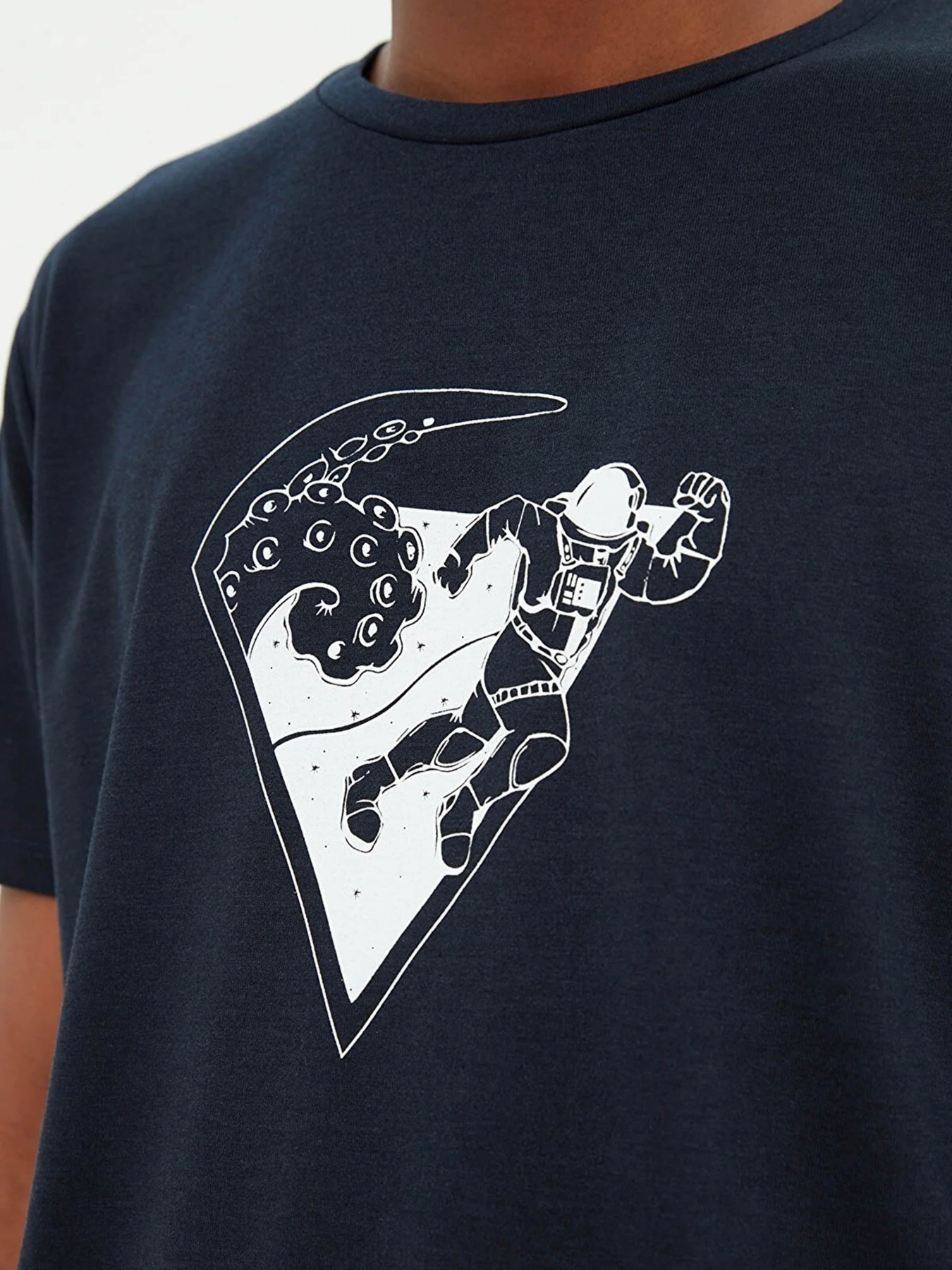 Футболка Trendyol модель TMNSS22TS0147/Lacivert Фото