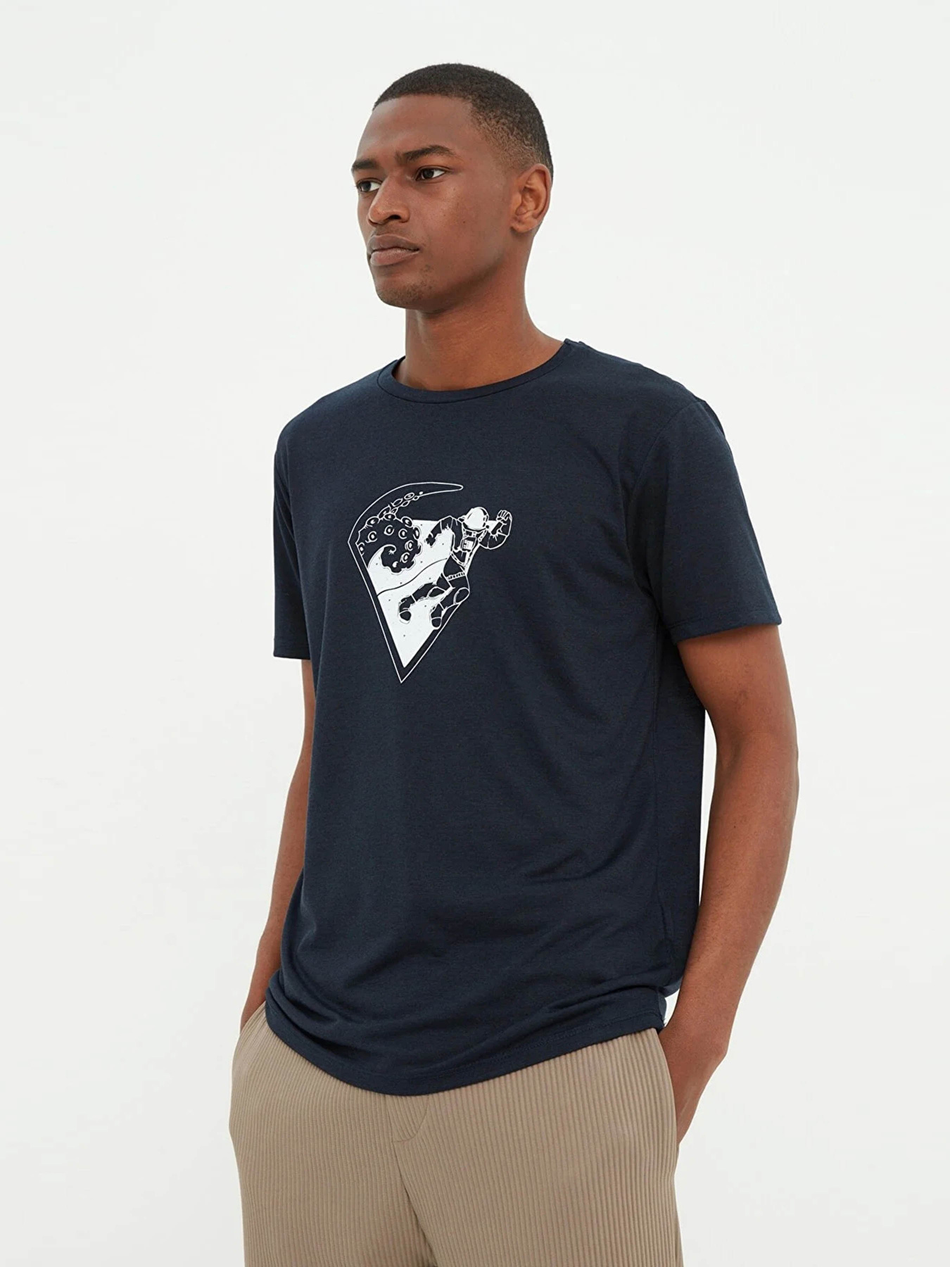 Футболка Trendyol модель TMNSS22TS0147/Lacivert Фото