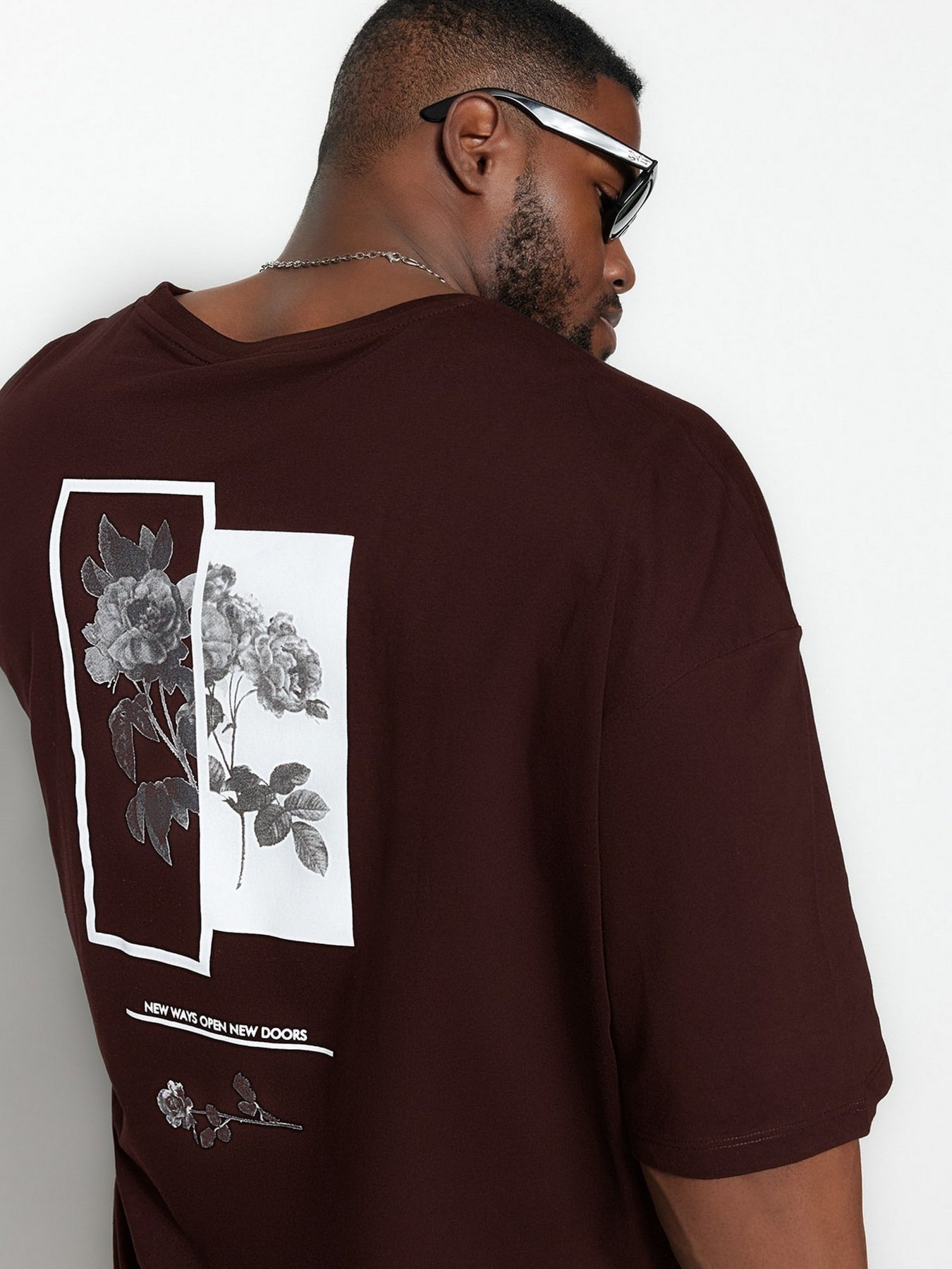 Футболка Trendyol модель TMNSS23TS00136/Kahverengi Фото