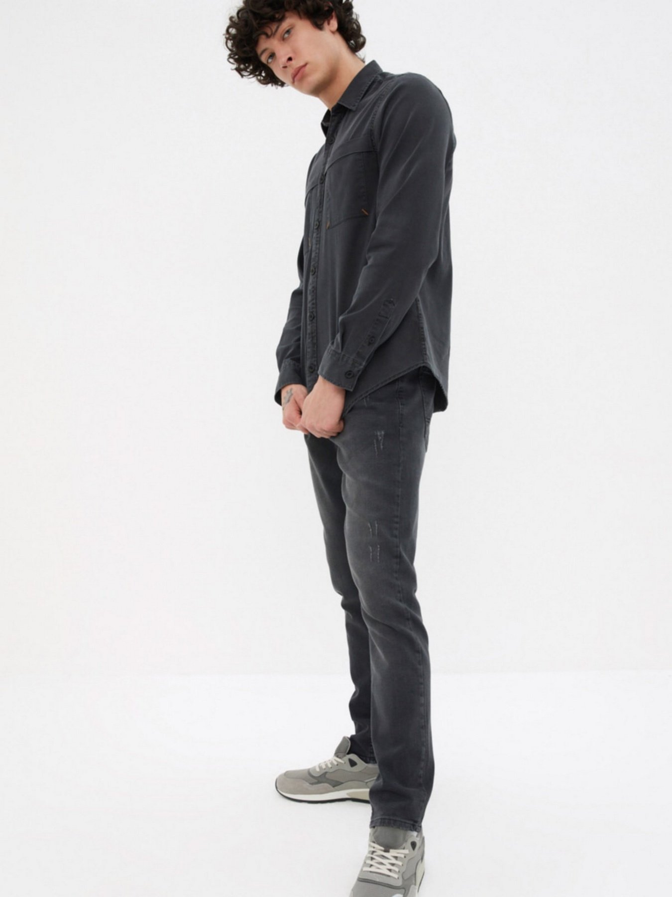 Прямые джинсы Trendyol модель TMNAW22JE0527/Siyah Фото