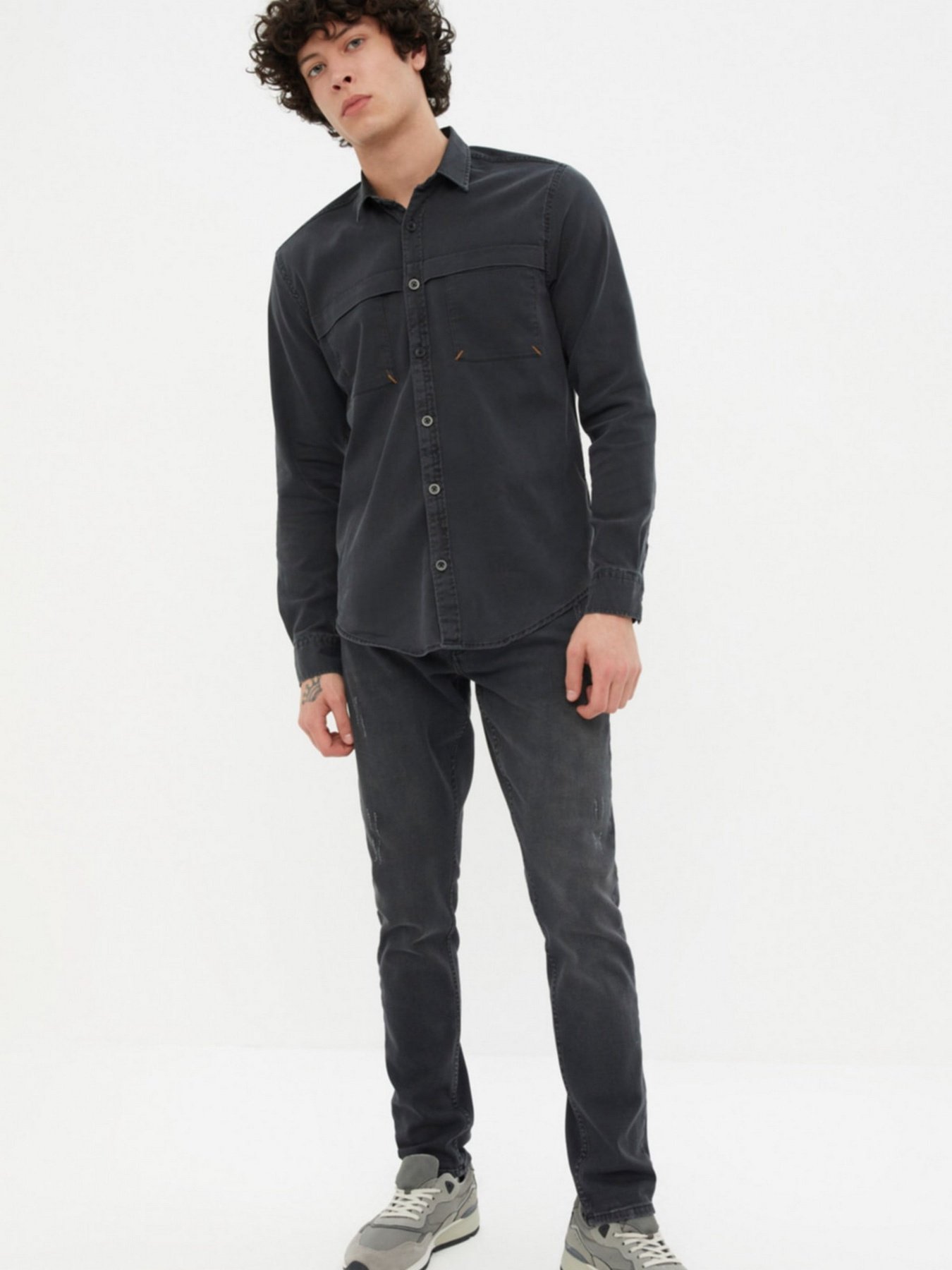 Прямые джинсы Trendyol модель TMNAW22JE0527/Siyah Фото