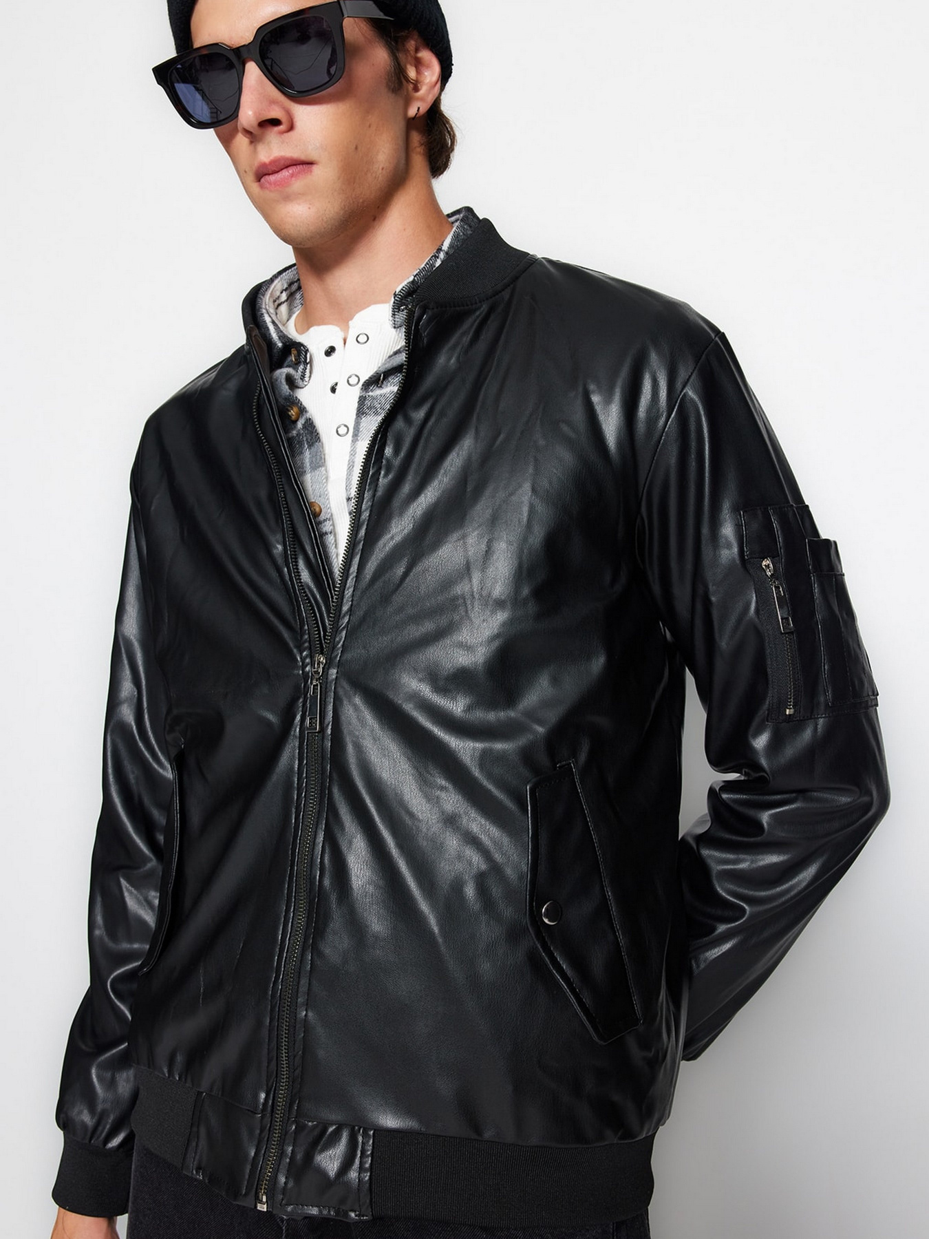 Бомбер Trendyol модель TMNAW24MO00010/Siyah Фото