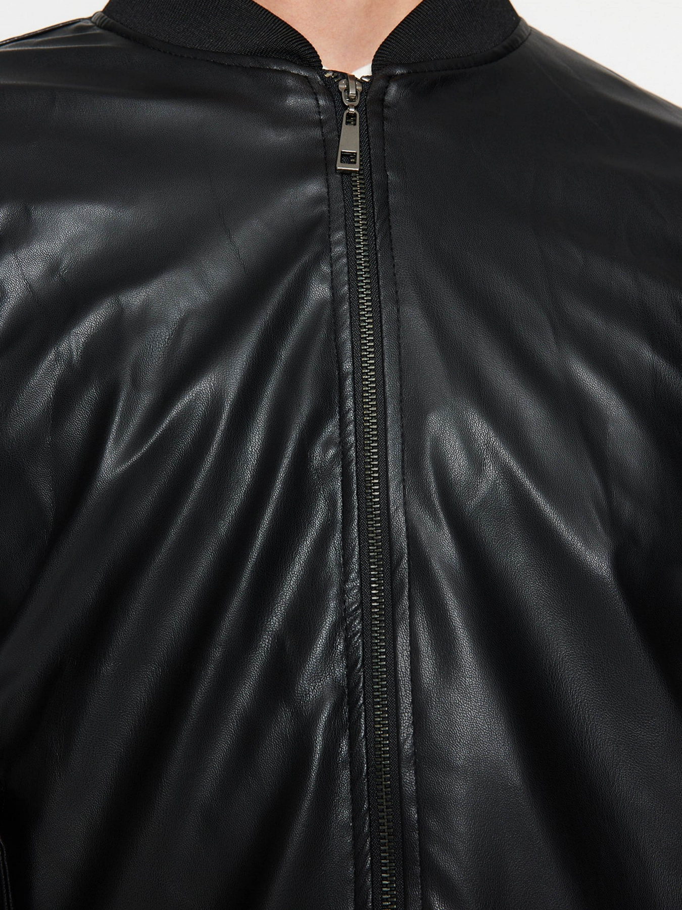 Бомбер Trendyol модель TMNAW24MO00010/Siyah Фото