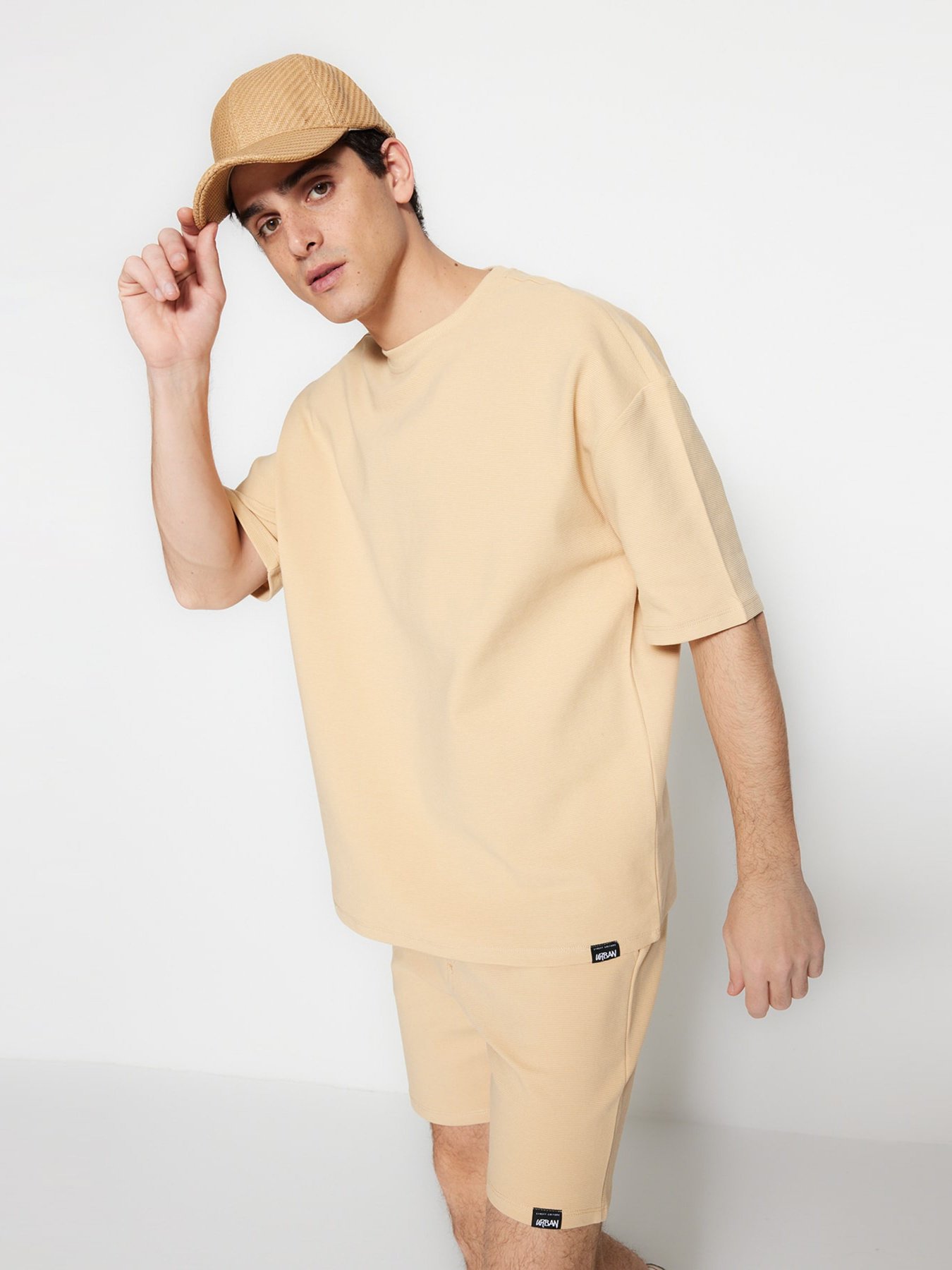 Футболка Trendyol модель TMNSS23TS00069/Bej Фото