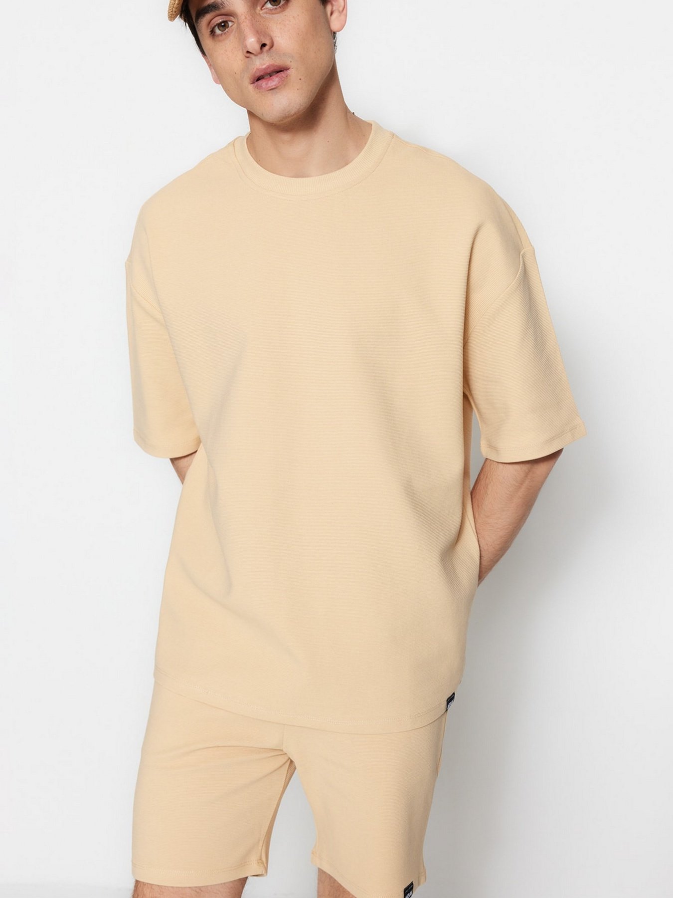 Футболка Trendyol модель TMNSS23TS00069/Bej Фото