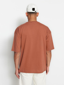 Футболка Trendyol модель TMNSS22TS0317/Kahverengi Футболка Trendyol модель TMNSS22TS0317/Kahverengi Фото