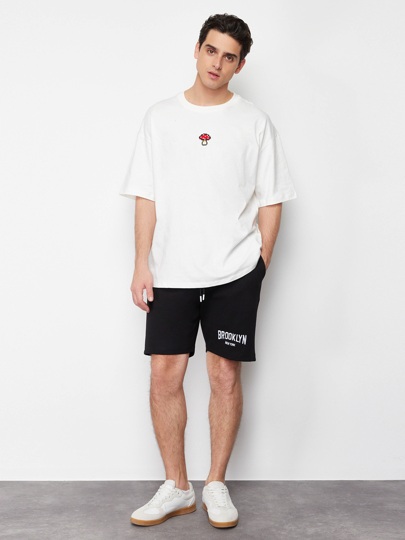 Шорты Trendyol модель TMNSS24SR00025/Siyah Фото