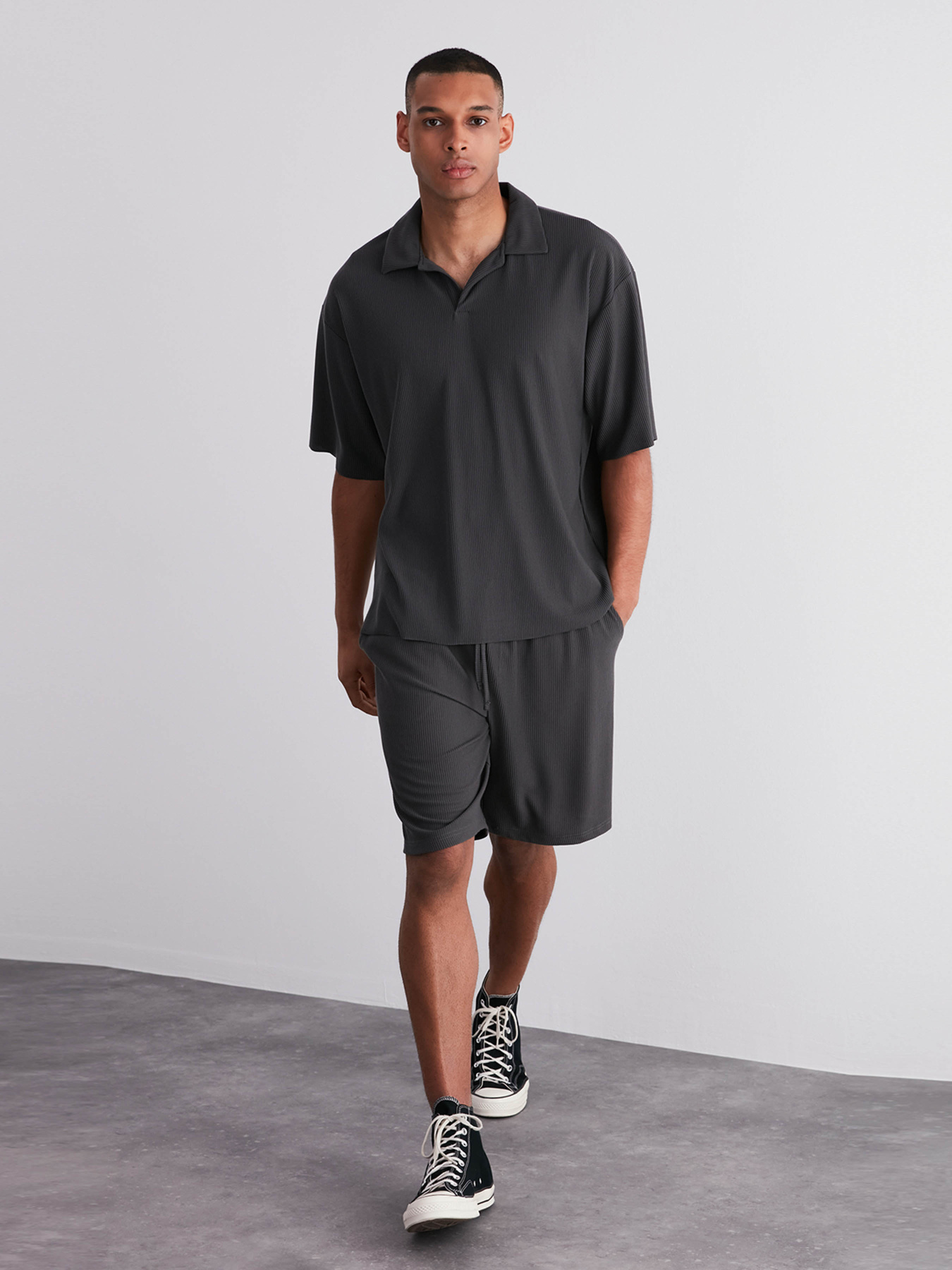 Шорты Trendyol модель TMNSS24SR00037/Fume Фото