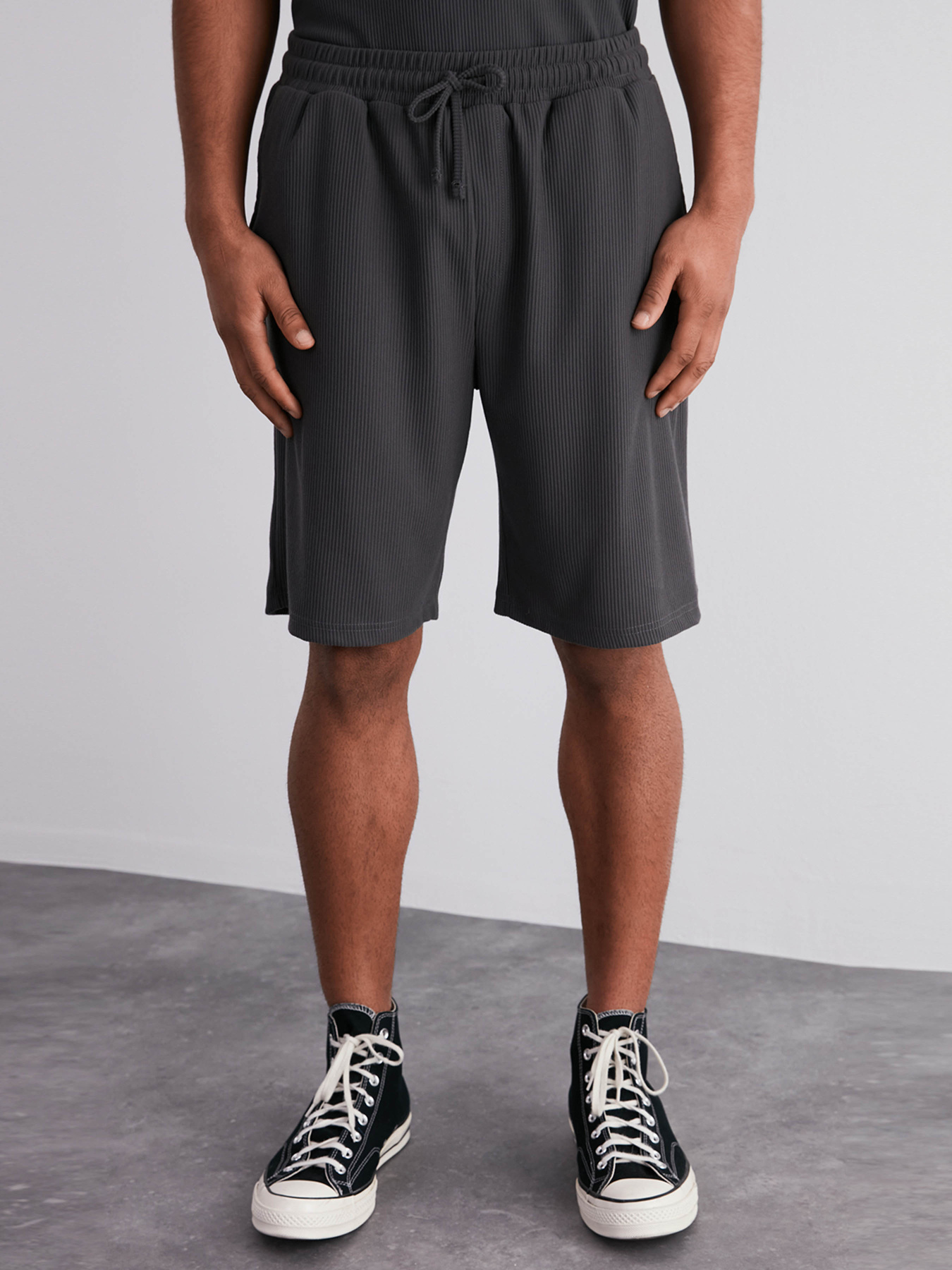 Повседневные шорты Trendyol модель TMNSS24SR00037/Fume Фото