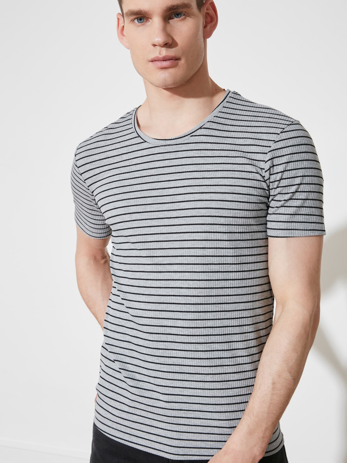 Футболки и поло Trendyol модель TMNSS21TS2855/Gri Фото