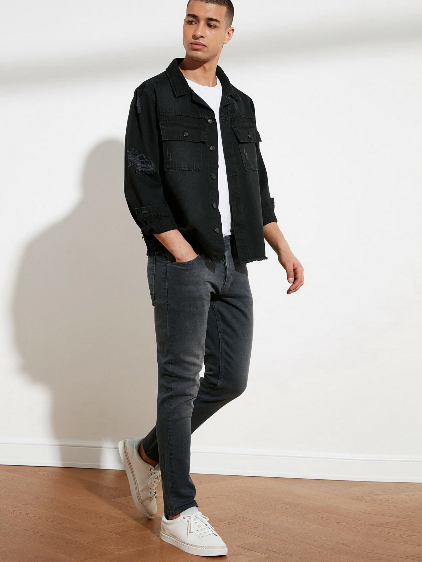 Зауженные джинсы Trendyol Slim модель TMNSS21JE0068/Antrasit Фото