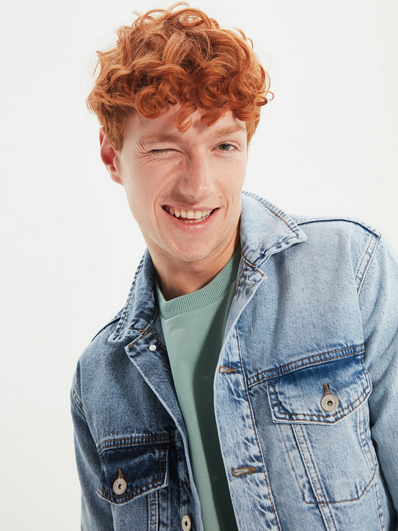 Джинсовая куртка Trendyol модель TMNAW22CE0018/Mavi Фото